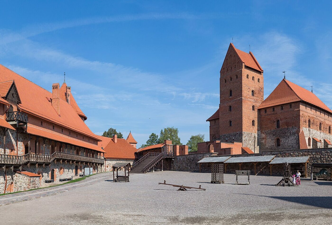 Trakai day trip и аренда авто logic Lithuania