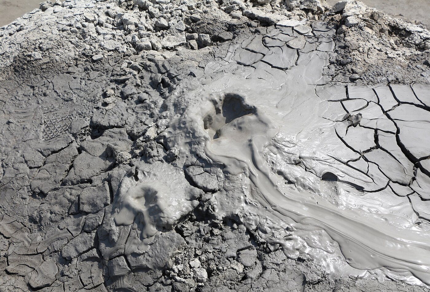 Gobustan mud volcanoes и Azerbaijan tour rules