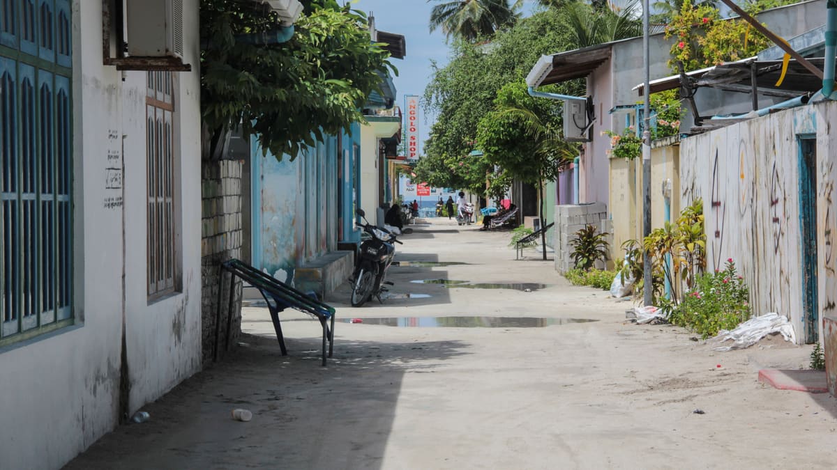 Вся страна: Thulusdhoo, Dhiffushi, Huraa и Himmafushi