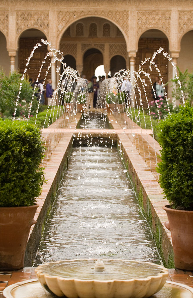 Alhambra требует раннего бронирования билетов